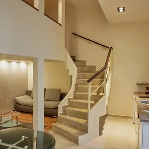 Pair Of Kings | Apartment Budapest